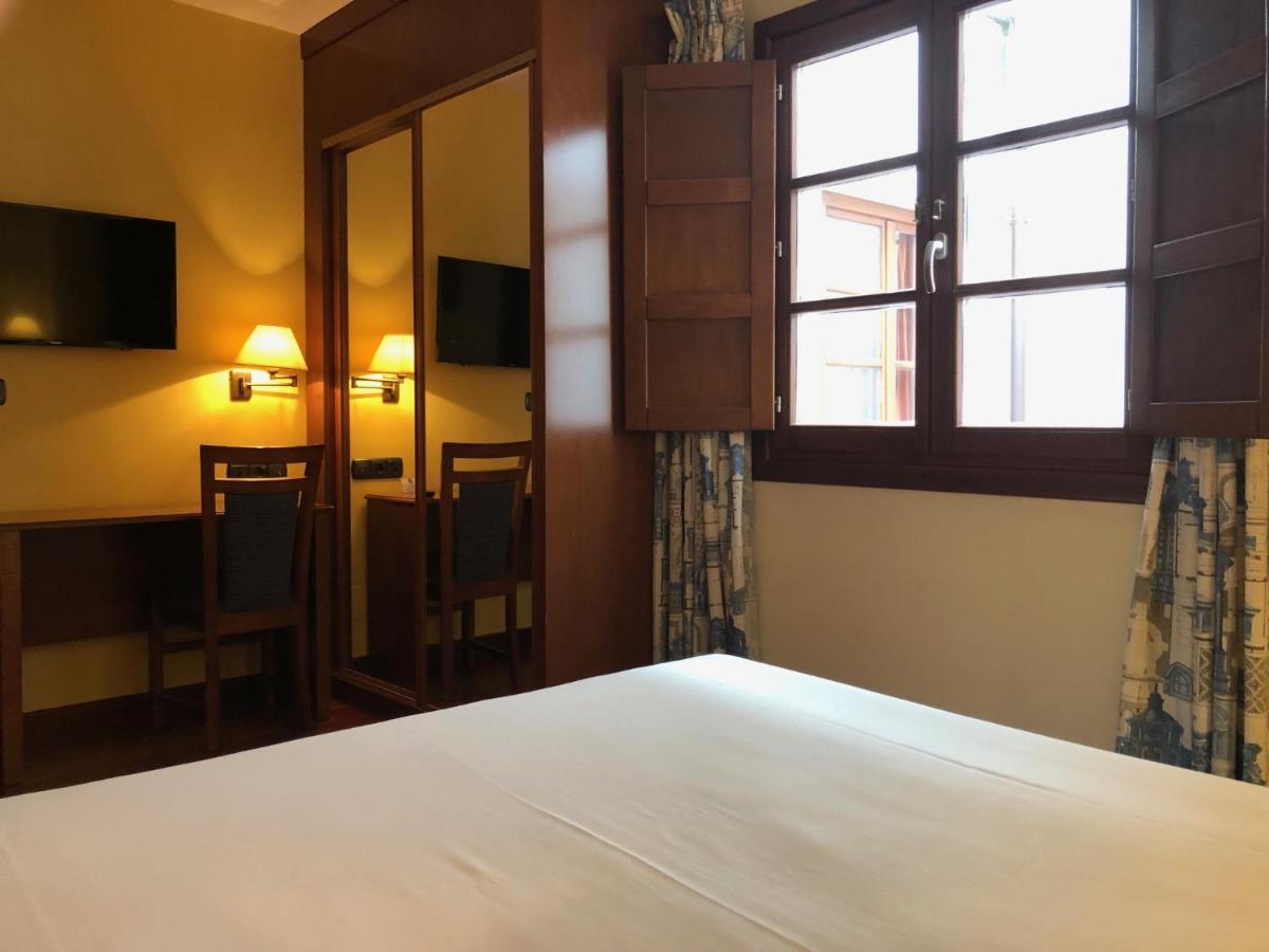 Hotel Aroi Bierzo Plaza Ponferrada Exteriör bild