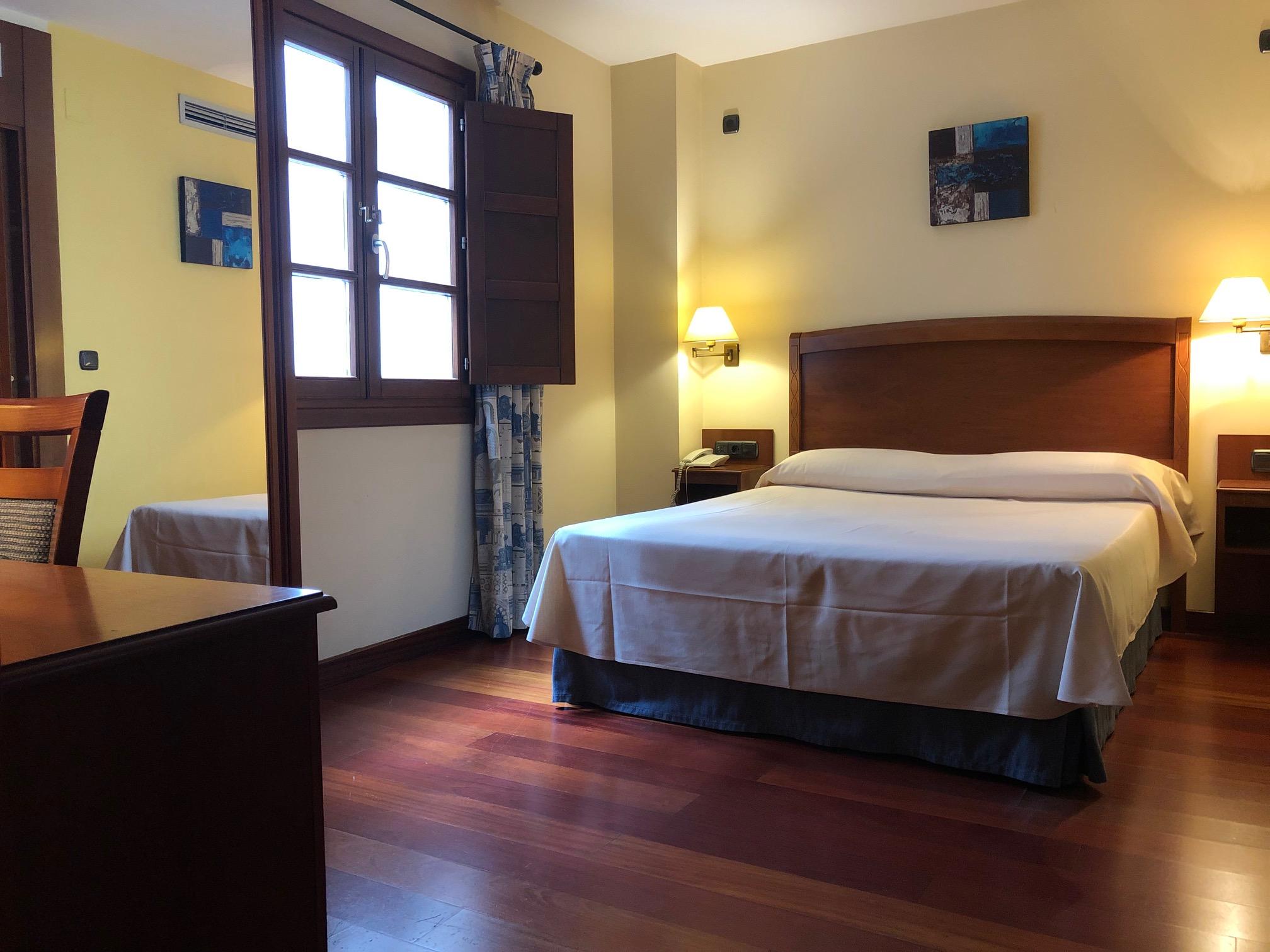 Hotel Aroi Bierzo Plaza Ponferrada Exteriör bild