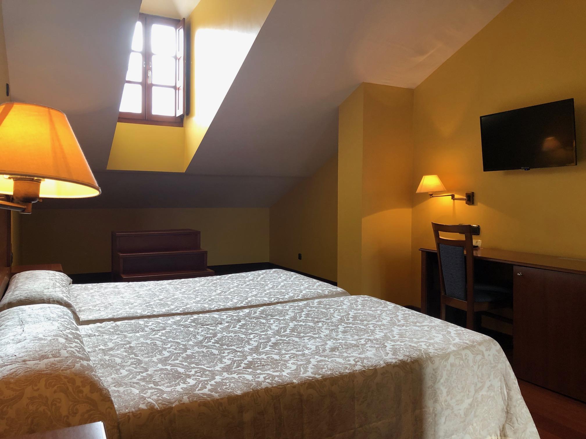 Hotel Aroi Bierzo Plaza Ponferrada Exteriör bild