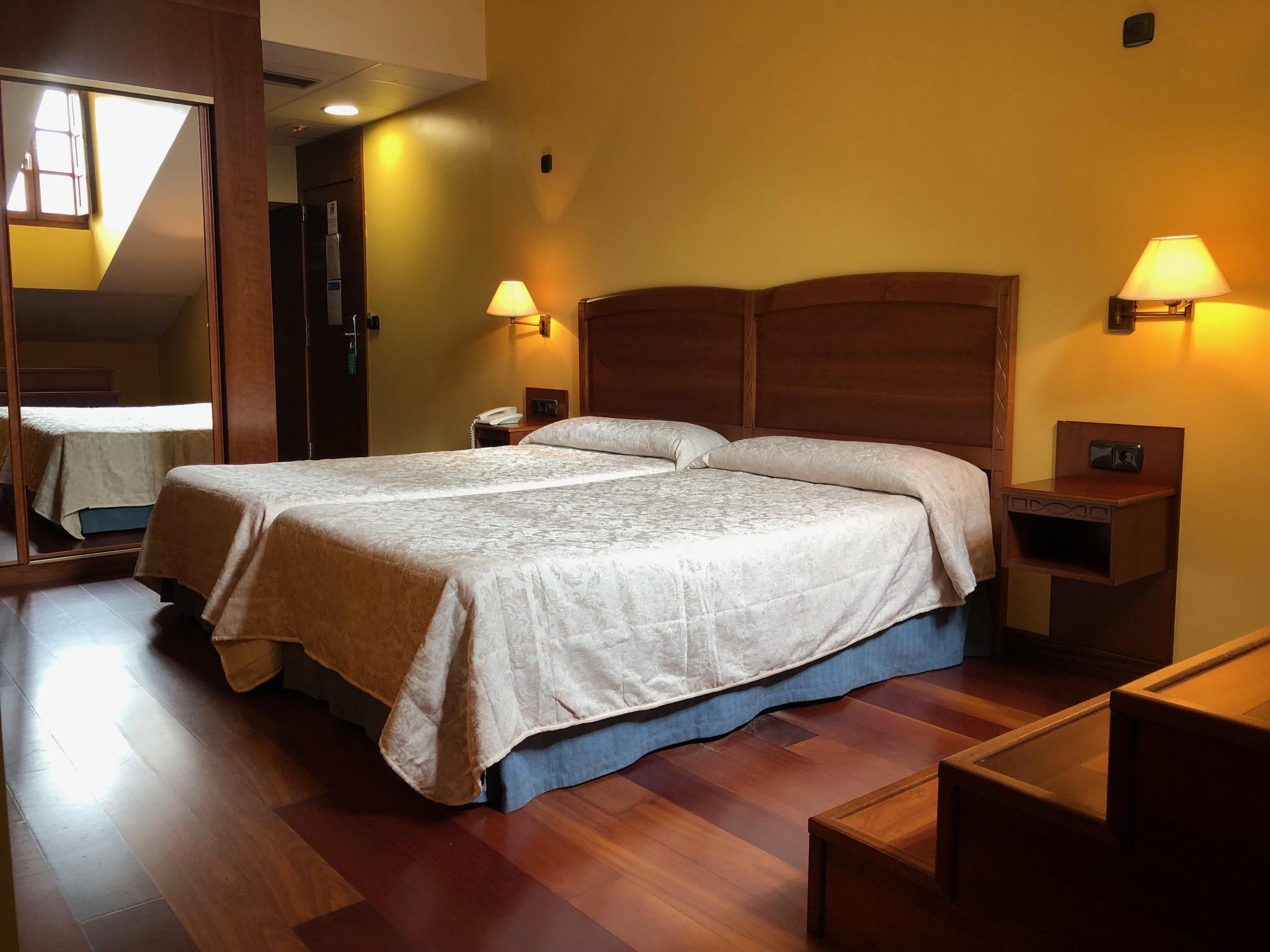 Hotel Aroi Bierzo Plaza Ponferrada Exteriör bild