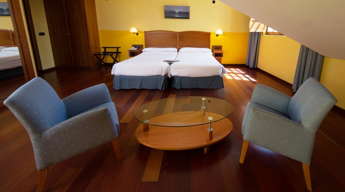 Hotel Aroi Bierzo Plaza Ponferrada Exteriör bild