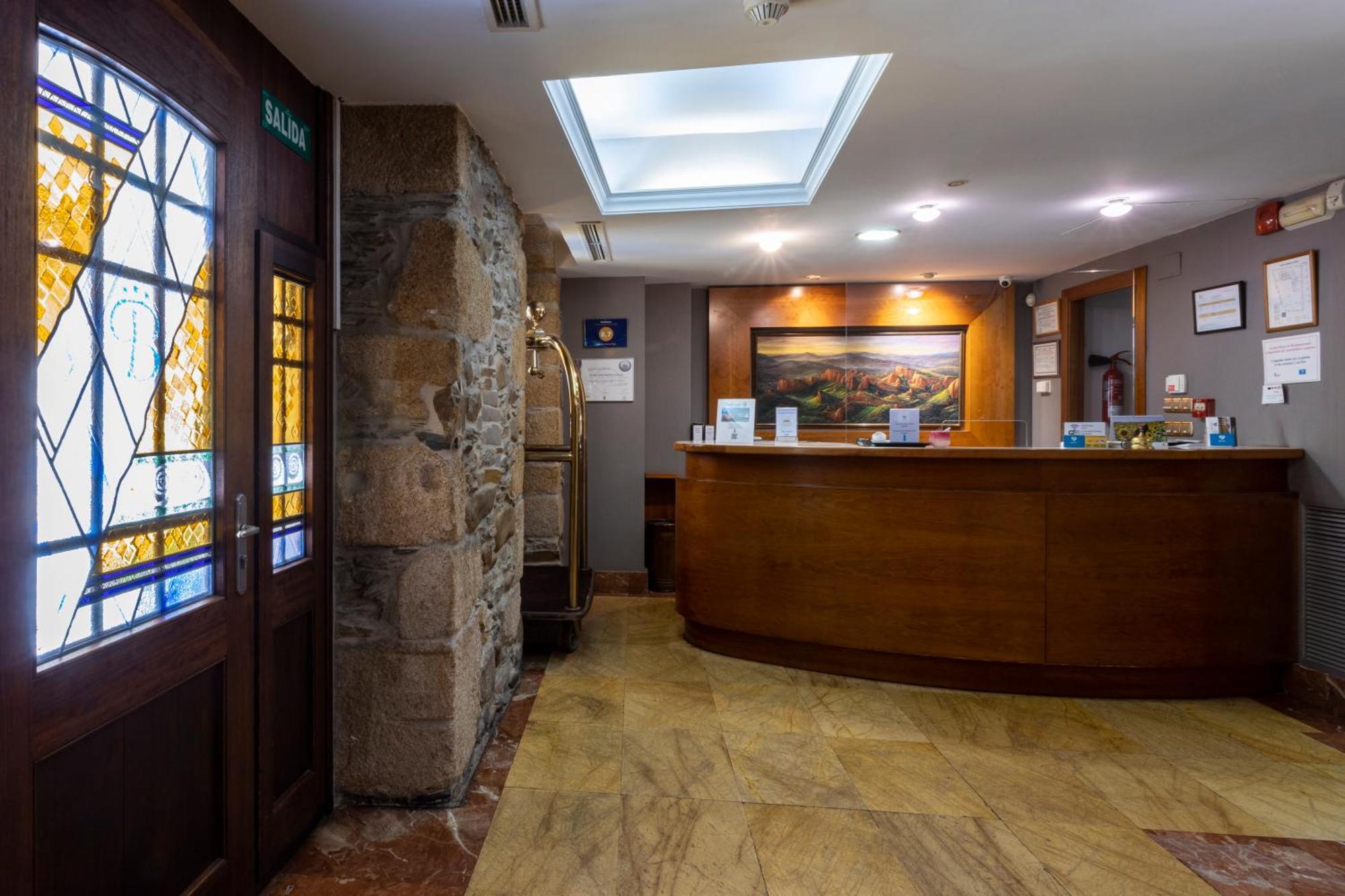 Hotel Aroi Bierzo Plaza Ponferrada Exteriör bild