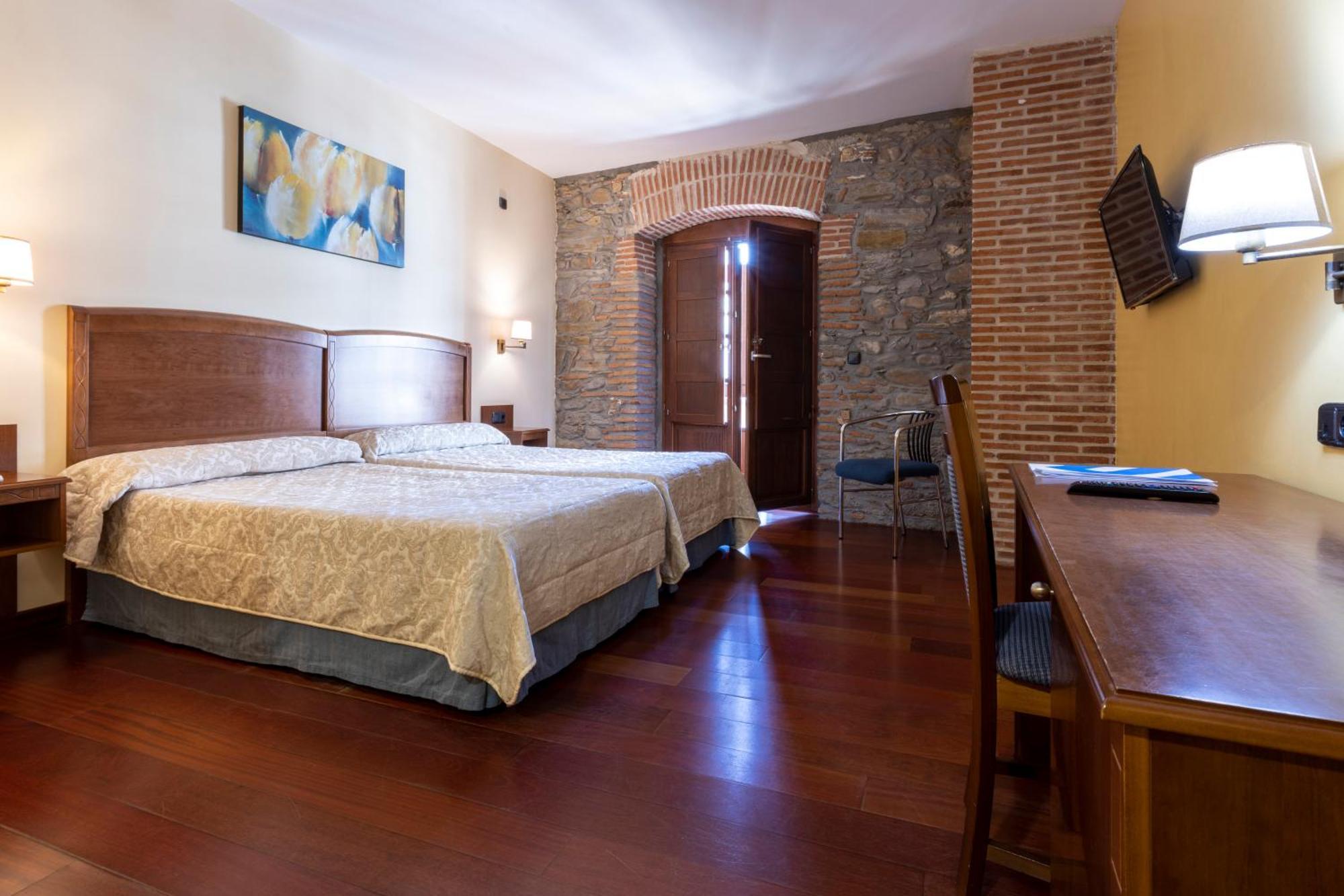 Hotel Aroi Bierzo Plaza Ponferrada Exteriör bild