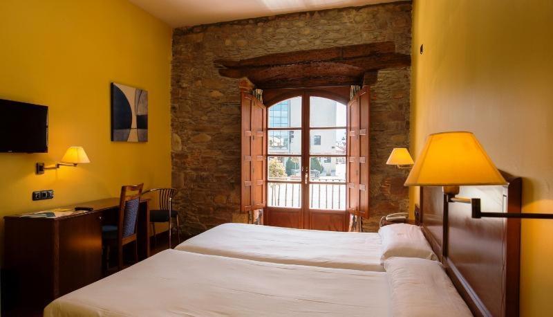 Hotel Aroi Bierzo Plaza Ponferrada Exteriör bild