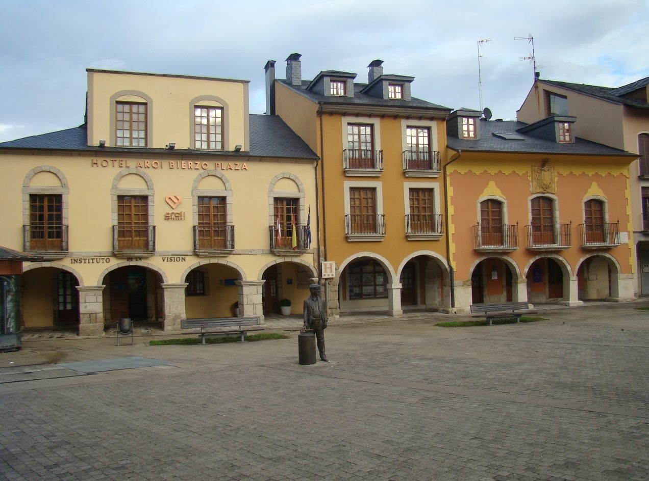 Hotel Aroi Bierzo Plaza Ponferrada Exteriör bild