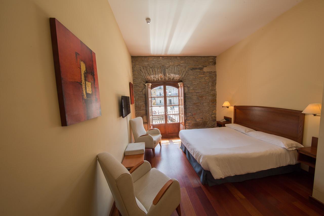 Hotel Aroi Bierzo Plaza Ponferrada Exteriör bild