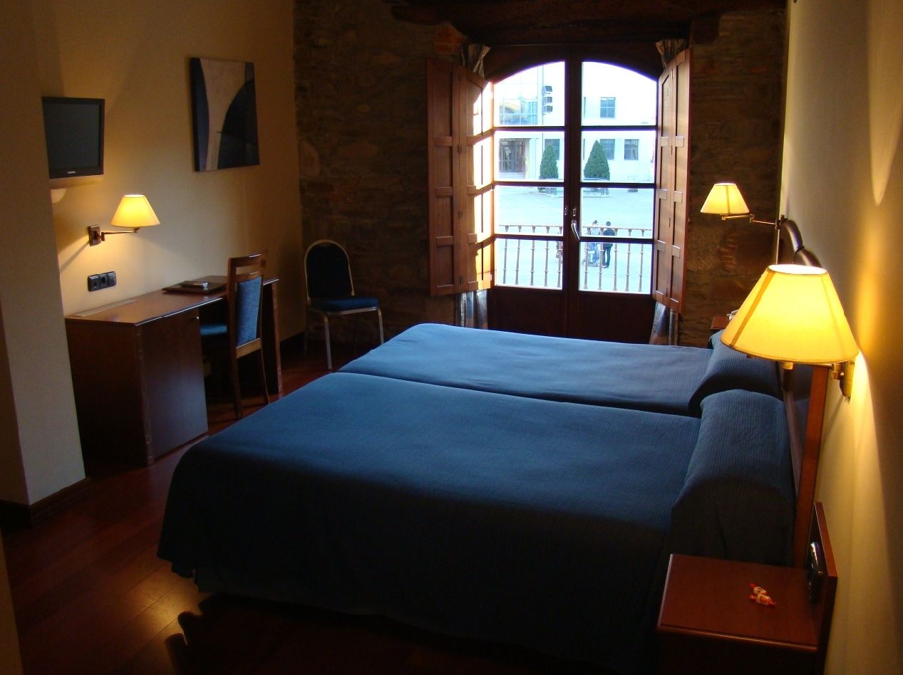 Hotel Aroi Bierzo Plaza Ponferrada Exteriör bild